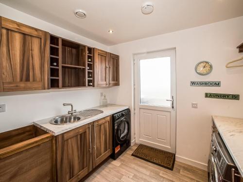 a kitchen with a sink and a dishwasher at Two Seas Hebrides in Eoropie