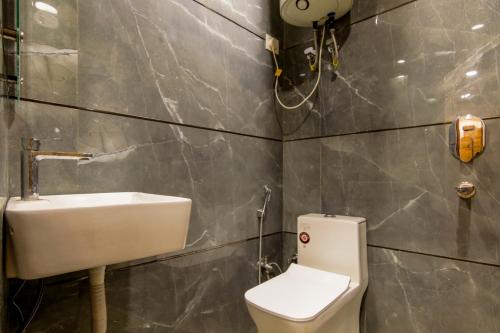 Ένα μπάνιο στο New Hotel Star The Price