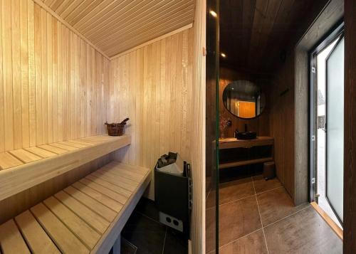 Katil atau katil-katil dalam bilik di Modern Cabin With Mountain View By Syningtoppen