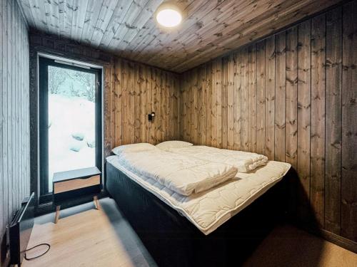 Katil atau katil-katil dalam bilik di Modern Cabin With Mountain View By Syningtoppen