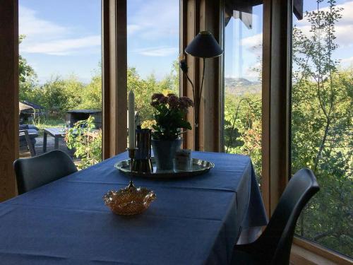 Nespecifikovaný výhled na hory nebo výhled na hory při pohledu z prázdninového domu