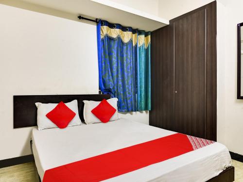 Postel nebo postele na pokoji v ubytování Hotel O A K residency