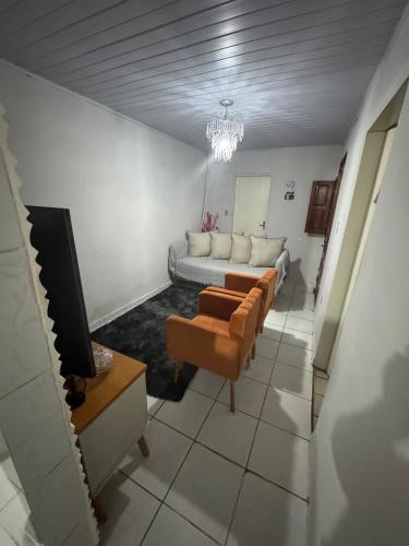 a living room with a couch and a chair at Casa para temporada Garanhuns - Natal Luz, Festival do vinho, Festival de inverno, Viva dominguinhos in Garanhuns
