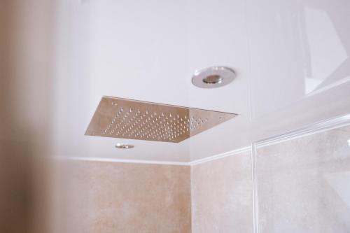 a bathroom with a shower with a light on the ceiling at VISAMA, moderne Apartments an der Fulda-Aue in Fulda