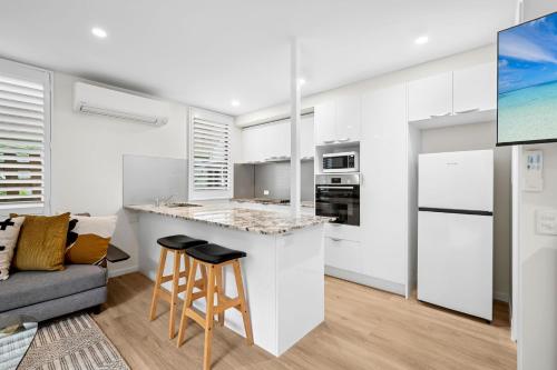 Η κουζίνα ή μικρή κουζίνα στο Hastings Villas