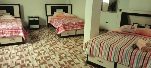 Postel nebo postele na pokoji v ubytování Hostal los Faroles