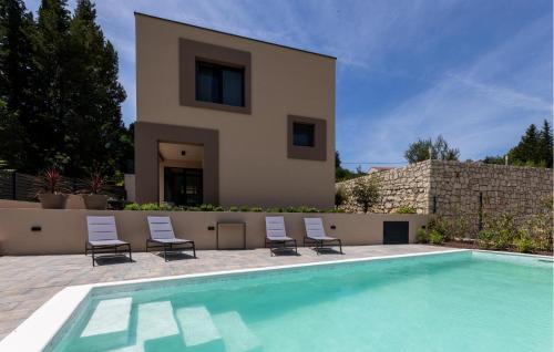 2 Bedroom Beautiful Home In Kremena