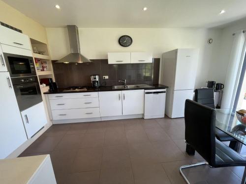 Photo de la galerie de l'établissement Maison à Saint-Gildas-de-Rhuys, 7 pers, proche commerces, wifi - FR-1-775-32, à Saint-Gildas-de-Rhuys