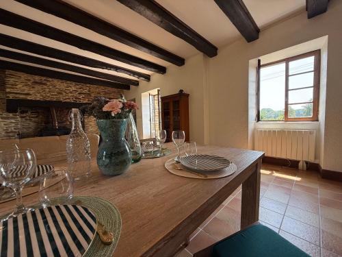 Gallery image of Maison en pierres authentique avec jardin au cœur du Périgord Vert - FR-1-839-5 in Angoisse