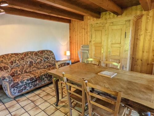 Photo de la galerie de l'établissement Gîte isolé au cœur des Vosges, parfait pour randonnées - FR-1-583-430, à Miellin
