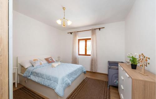 Ένα ή περισσότερα κρεβάτια σε δωμάτιο στο Beautiful Home In Benkovac With Wifi