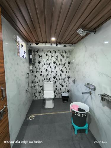 Koupelna v ubytování VAIBHAV HOME STAY