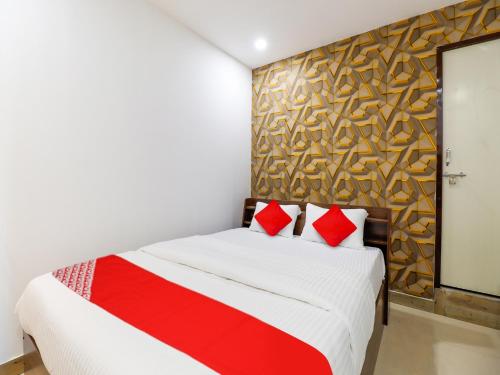 Ένα ή περισσότερα κρεβάτια σε δωμάτιο στο Super Hotel O Kompally Residency