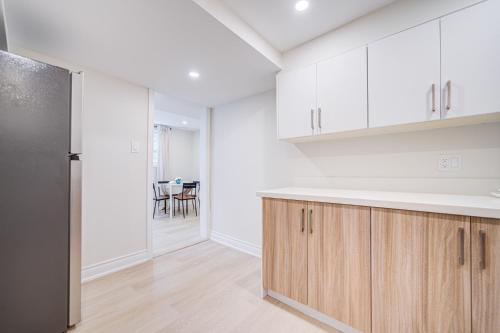Una cocina o cocineta en nest in orchard-main unit 2B