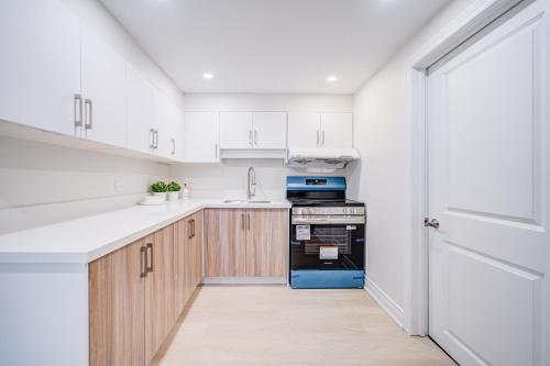 Una cocina o cocineta en nest in orchard-main unit 2B