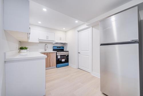 Una cocina o cocineta en nest in orchard-main unit 2B