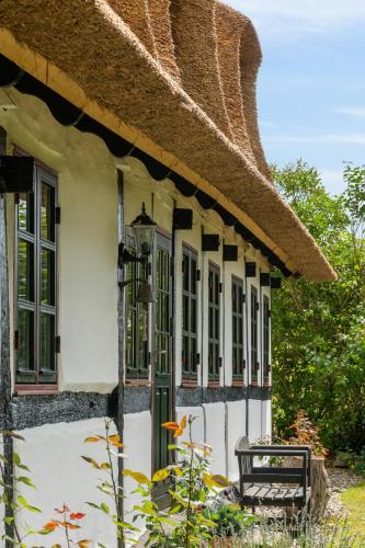 Zahrada ubytování 300-Year-Old House With History And Character