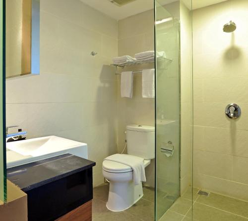 Koupelna v ubytování Midtown Hotel Surabaya