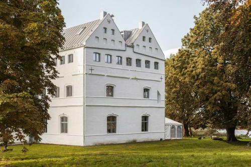 Κήπος έξω από το Attic Apartment In A Manor House On Rügen