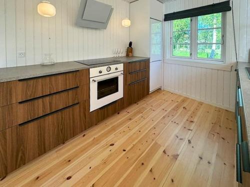 O bucătărie sau chicinetă la Familievenligt Sommerhus Ved Lammefjorden