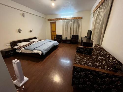 Postel nebo postele na pokoji v ubytování Hotel tashi deleg