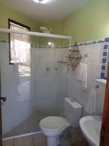 a bathroom with a shower and a toilet and a sink at Chalé Aconchegante em Piracaia in Piracaia