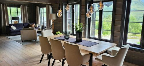 a dining room with a table and chairs at Modern Cabin With Ski In-Out In Great Area in Brunstad