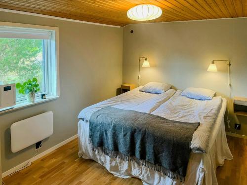 Postel nebo postele na pokoji v ubytování Nature-Close Cottage Near The Sea