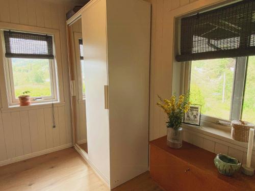 Fotografie z fotogalerie ubytování Modern And Rustic Cabin With Fjord View In Samnanger v destinaci Årland