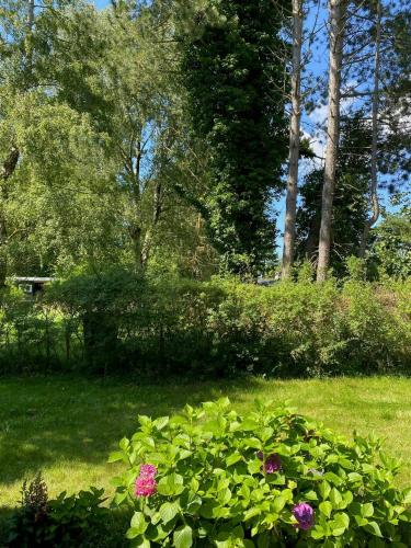 Jardín al aire libre en Home On Natural Plot Near Gudmindrup Beach