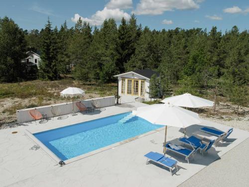 Kolam renang di atau dekat dengan Family-Friendly Villa With Pool In Gotland