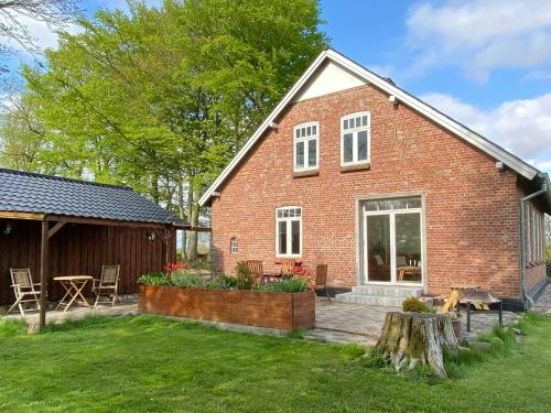 Photo de la galerie de l'établissement Historisk Aftægtsbolig Fra 1908 Ved Søer Og Skov, à Branderup