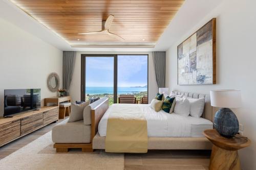 En eller flere senge i et værelse på Villa Aroka 4 Bed Sea View - KBR41