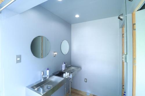 a bathroom with two sinks and a mirror at 南阿蘇 StayHappy in Minami Aso