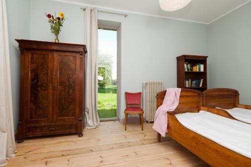 Postel nebo postele na pokoji v ubytování Spacious Apartment With Terrace And Garden View
