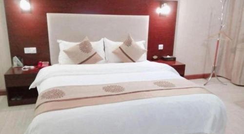 Postel nebo postele na pokoji v ubytování Wanxiang Hotel