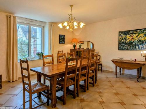 Posezení v ubytování Gîte confortable en bord de Saône - FR-1-583-461