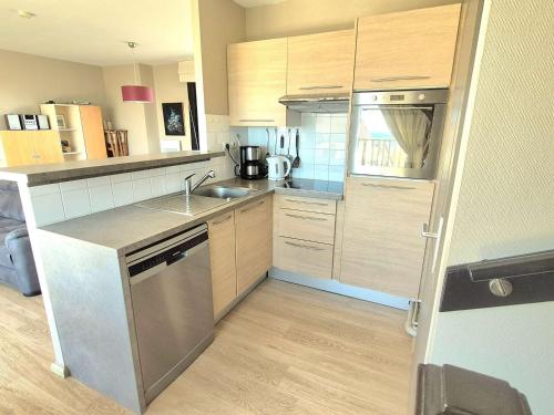 Photo de la galerie de l'établissement Duplex familial avec balcons, terrasses, parking inclus - FR-1-675-54, à Wimereux