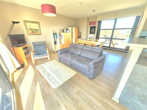 Photo de la galerie de l'établissement Duplex familial avec balcons, terrasses, parking inclus - FR-1-675-54, à Wimereux