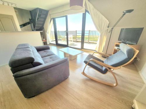 Duplex familial avec balcons, terrasses, parking inclus - FR-1-675-54