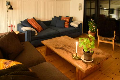 Ruang duduk di Modern Holiday Home With Views In Dronningmølle