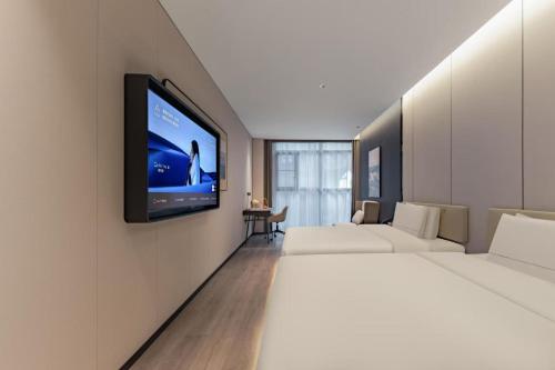 Ένα ή περισσότερα κρεβάτια σε δωμάτιο στο Atour Hotel Chongqing Jiefangbei China World Trade Center