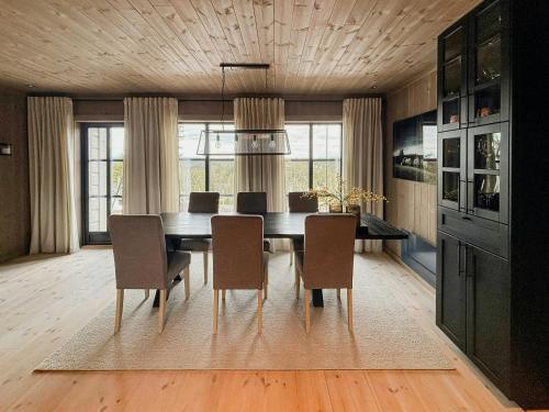 a dining room with a table and chairs at Modern Cabin By Skeikampen's Ski Trails in Svingvoll