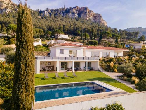 Modern Villa In Cassis With Beautiful View