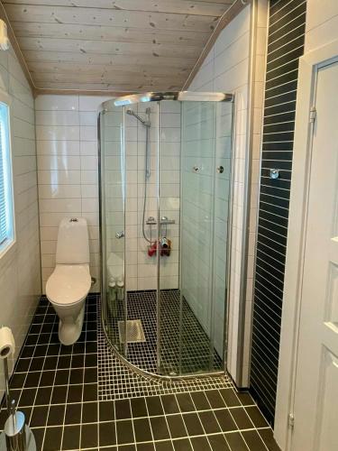 Ένα μπάνιο στο Family Cabin With Views In Sør-Fron