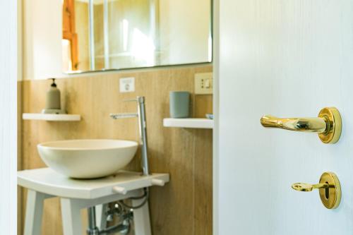a bathroom with a bowl sink and a door at Villa Italo Ostuni in Ostuni