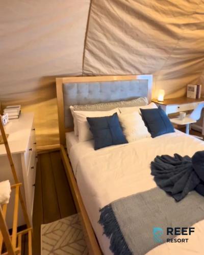 Postel nebo postele na pokoji v ubytování Reef Resort Unit C4