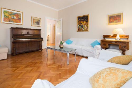 Klarina Apartments