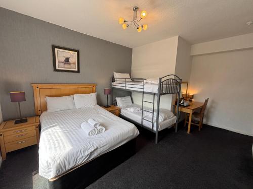 Cama o camas de una habitación en The Royal Alexandra Hotel by Compass Hospitality