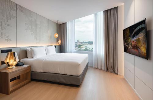 Кровать или кровати в номере Hard Rock Hotel Pattaya